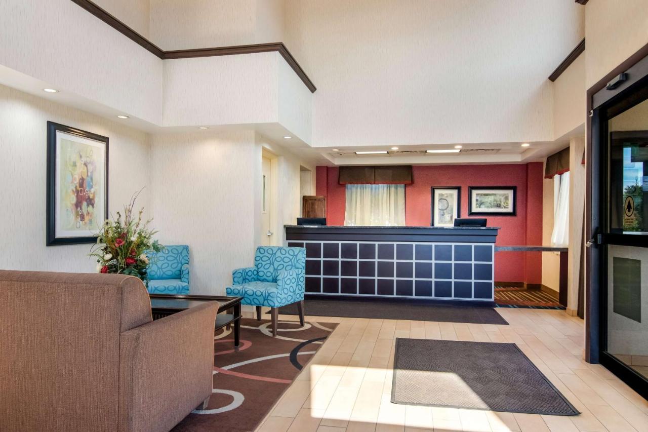 Best Western Dutch Valley Inn New Philadelphia Exterior photo