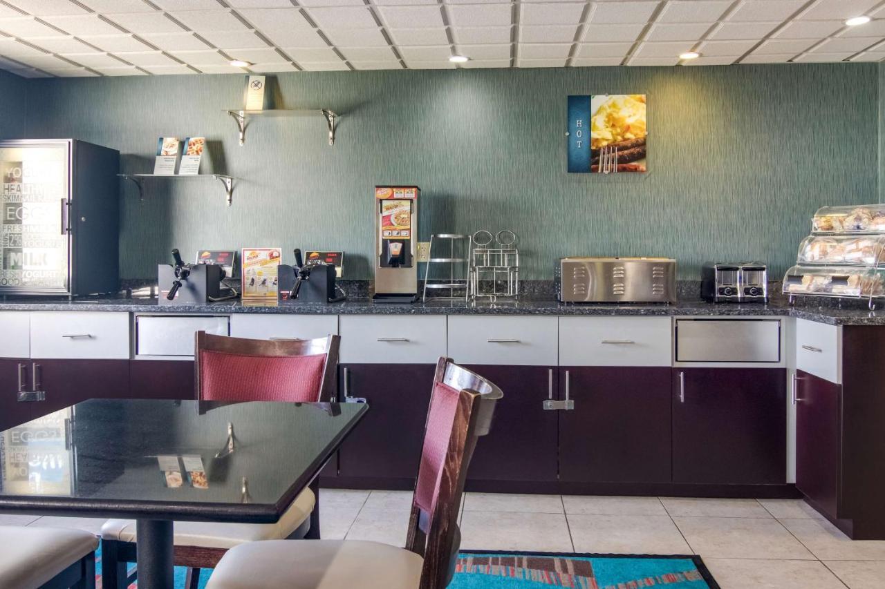 Best Western Dutch Valley Inn New Philadelphia Exterior photo